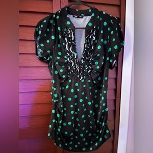 XL, Stretchy, Black w/ green polka dots top w/ ruching on the sides